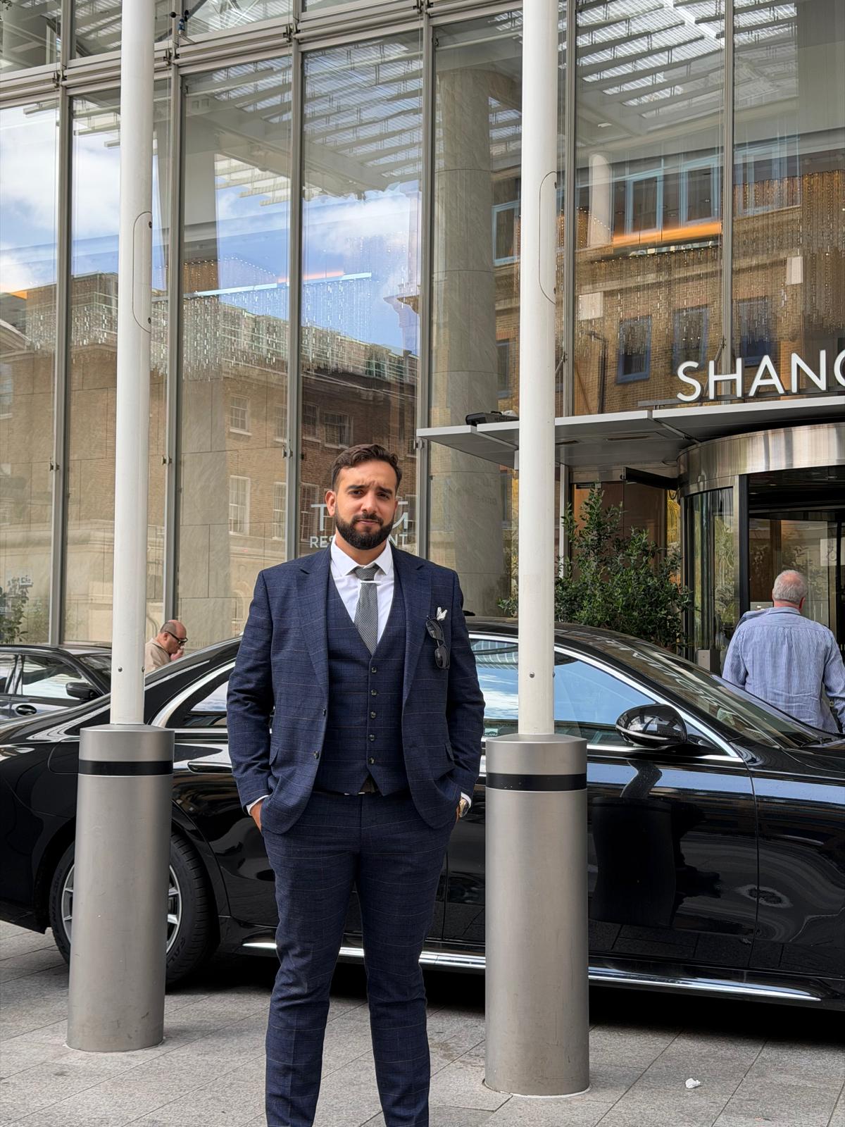 Retrato de Eduardo Araújo em Londres